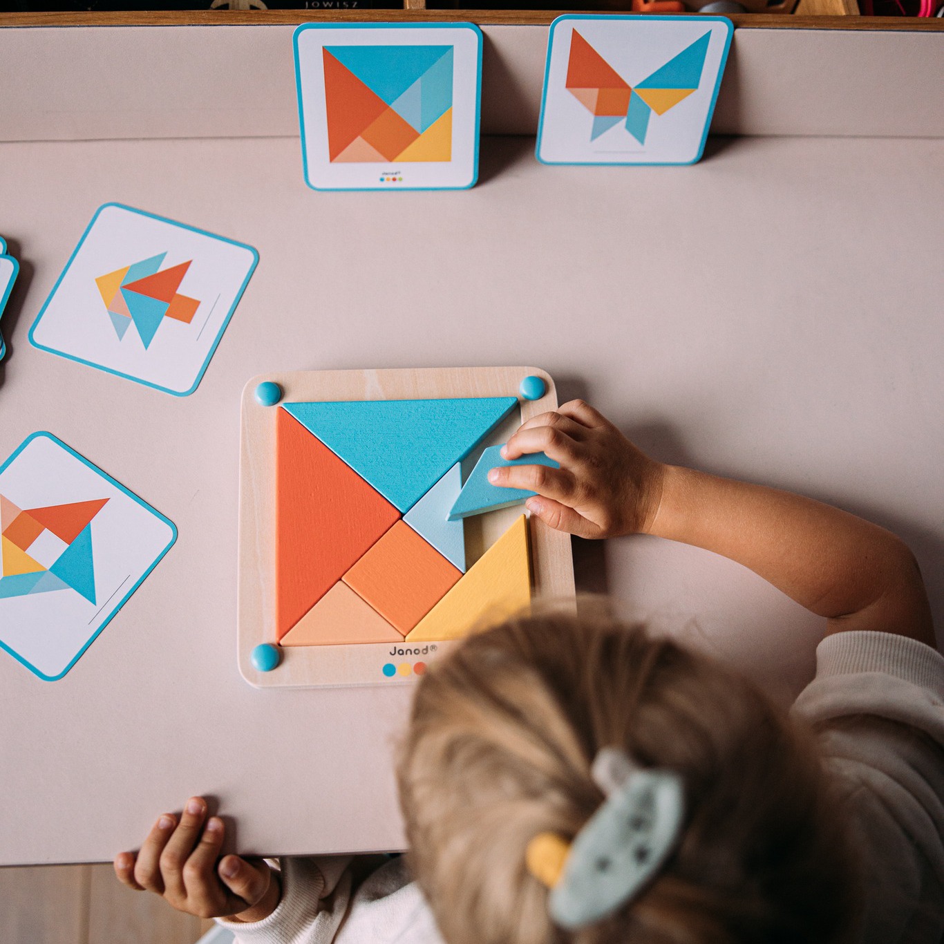 Dreven hraka Origami Tangram s predlohami Janod 25 ks kariet sria Montessori