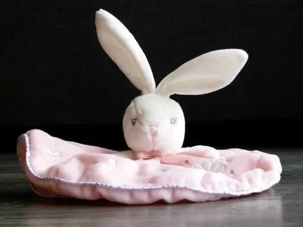 Plyšový mojkáčik pre bábätko Zajačik Kaloo Perle ružový