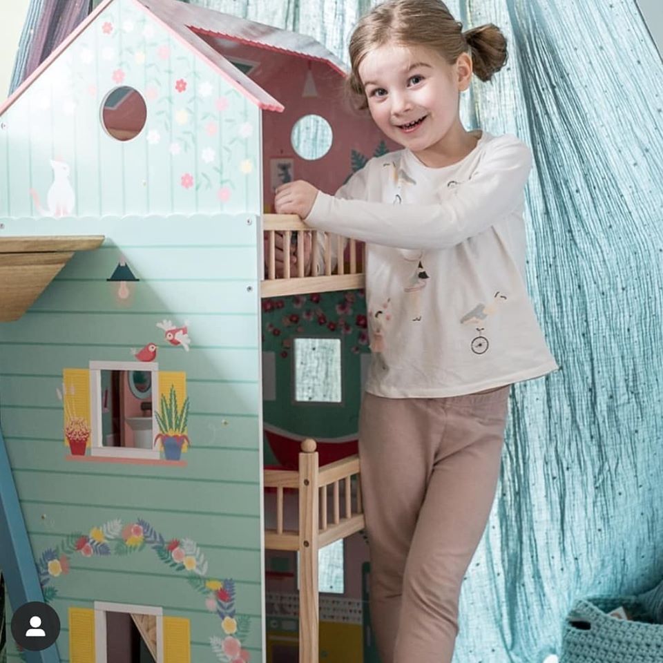 Drevený domček pre bábiky Barbie Happy Day Janod 12 ks nábytku