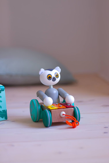 Ťahacia hračka pre deti Lemur so xylofónom Janod Tropik od 18 mesiacov