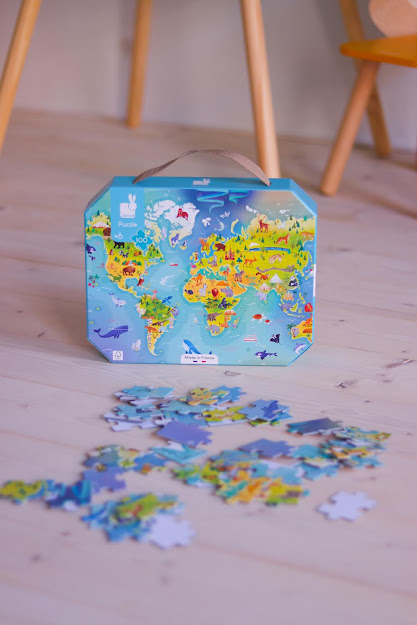 Puzzle pre deti Mapa sveta Janod v kufrku 100 ks od 6 rokov