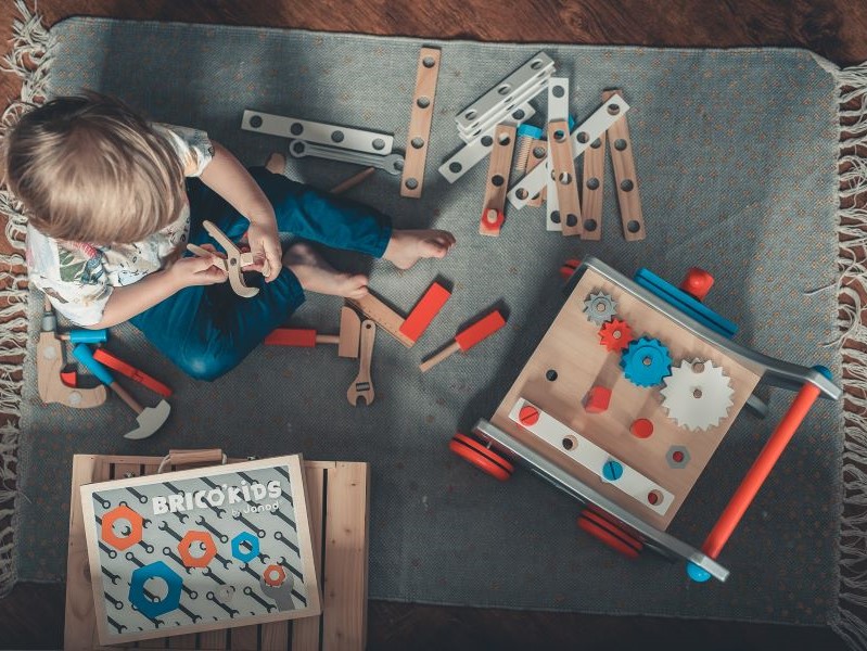 Dreven chodtko a vozk s nradm 25 ks BricoKids Janod od 1 roka