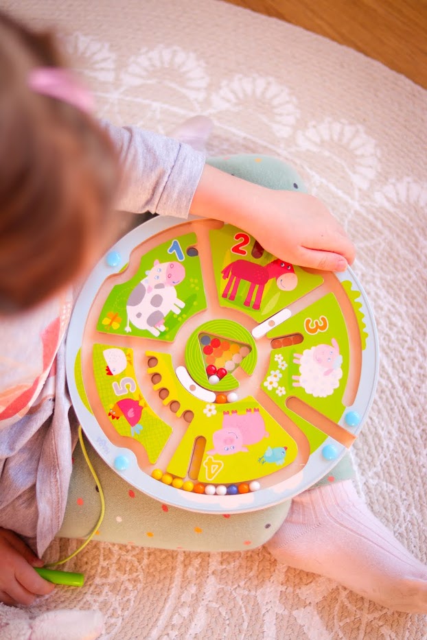 Detská hra magnetický labyrint s perom Farma Èísla Haba na rozvoj motoriky od 2 rokov