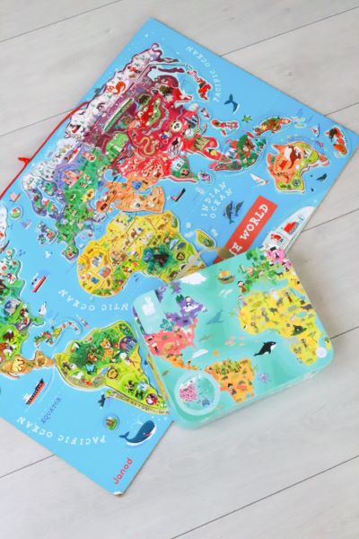 Magnetick mapa sveta Janod na zavesenie anglick verzia od 5 rokov puzzle 92 magnetov