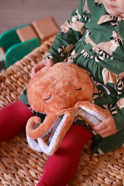 Ply�ov� chobotnica s levandu�ov�m vank��om pre lep�� sp�nok Kaloo Petit Calme