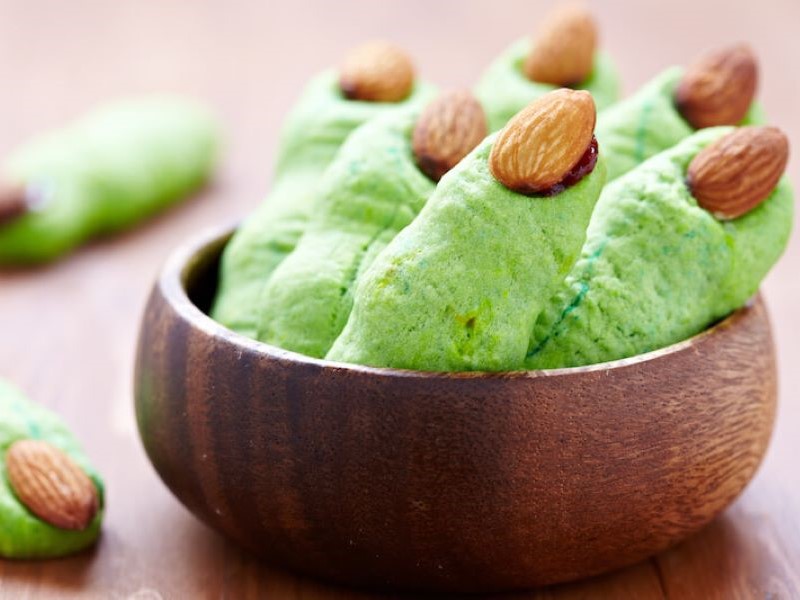 Pripravte deťom na Halloween zdravé matcha sušienky priamo od ježibaby! Pripravte deťom na Halloween zdravé matcha sušienky priamo od ježibaby!