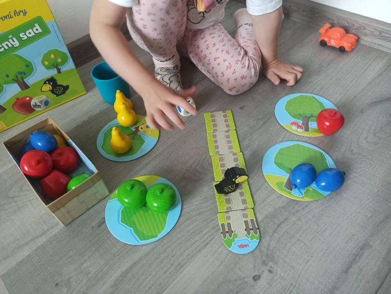 Spoloensk hra Ovocn sad Haba triedenie farieb a tvarov od 2 rokov