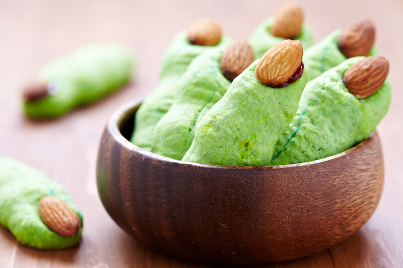 Pripravte deťom na Halloween zdravé matcha sušienky priamo od ježibaby! Pripravte deťom na Halloween zdravé matcha sušienky priamo od ježibaby!