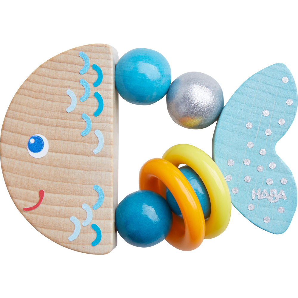 Drevená hrkálka a motorická hračka pre bábätká Rybka Haba od 6 mesiacov