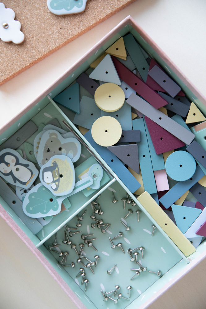 Drevená zatĺkačka pre deti Little Dutch Tap Tap s korkovou podložkou Kidmania Drevená zatĺkačka pre deti Little Dutch Tap Tap s korkovou podložkou Kidmania