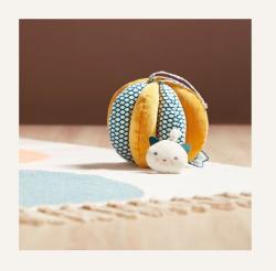 Kaloo Textilná lopta s aktivitami pre bábatko Stimuli 2